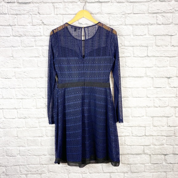 NWT Guess Lace Mesh Long Sleeve Dress - Picture 7 of 8